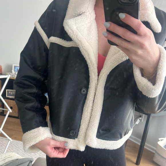 SHERPA-LINED FAUX SUEDE CROP BIKER JACKET (Size L) - Picture 2 of 4